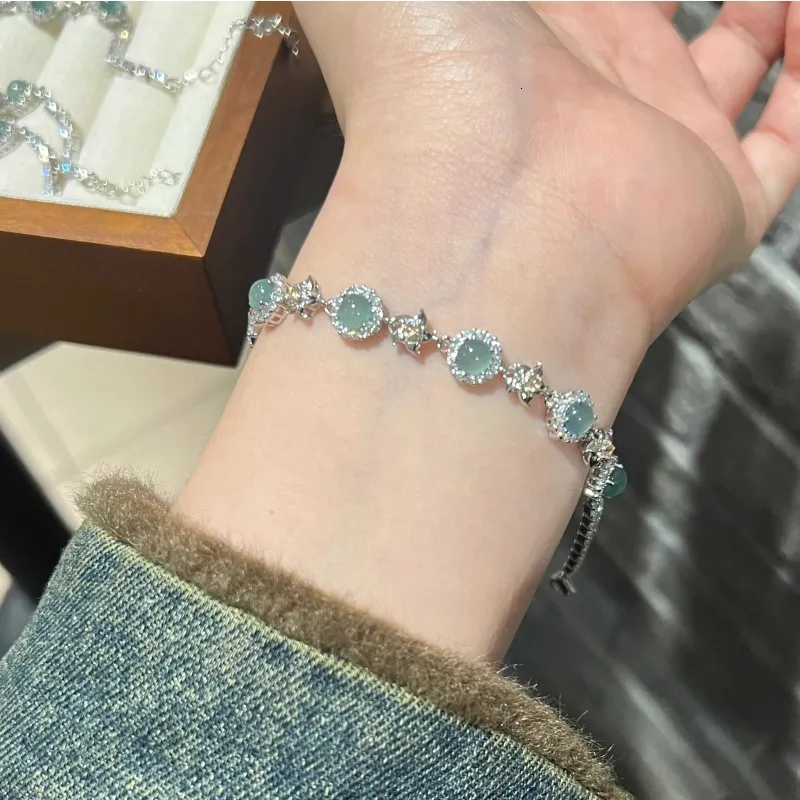 Elegant Hand Accessory Bracelet For Women, Exquisite Style, Perfect For ...