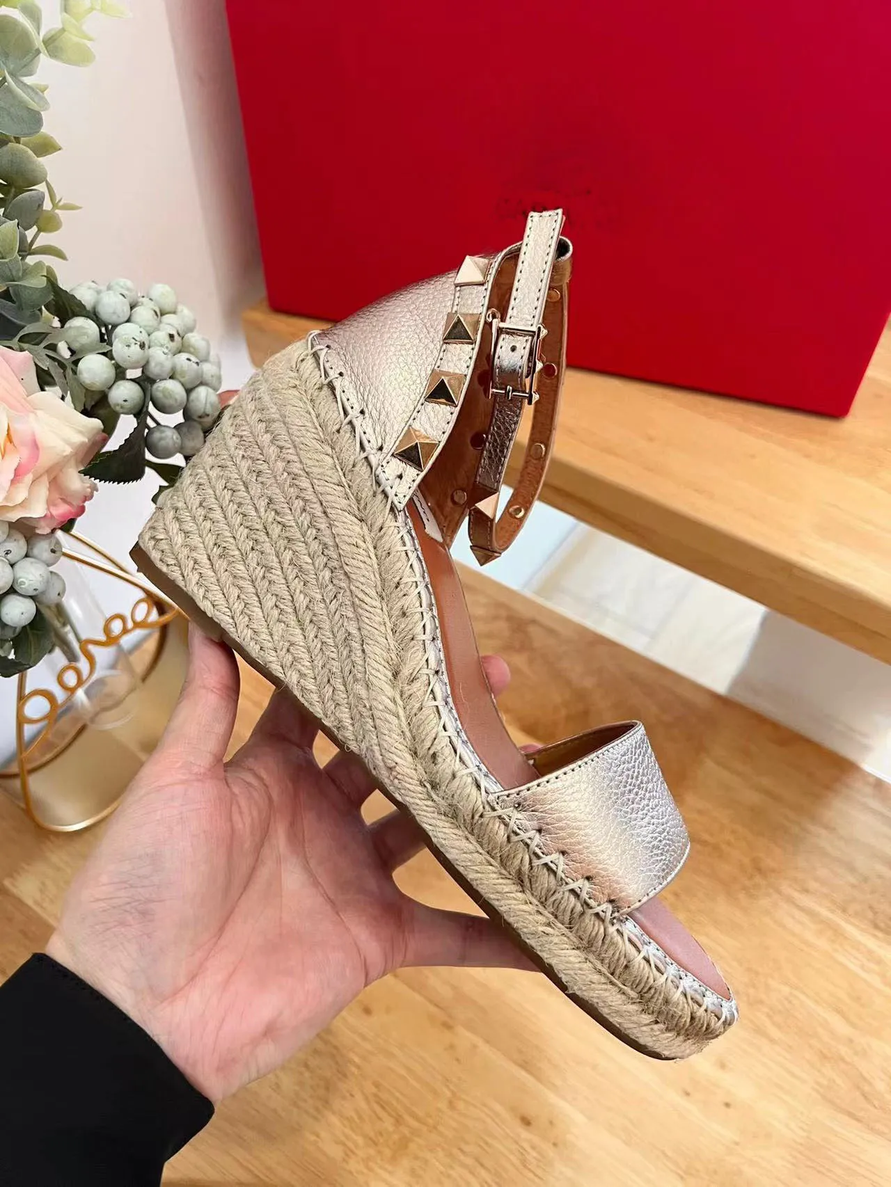 ○ DHgate Elegantes Sandalias De Cuñas De Verano: Tacones De Plataforma De  Evasión Para Mujeres, Peso Ligero Para Uso Diario, Zapatos De Boda De  Fiesta EU 35 43 | Comodidad Flexible, image size:1280x1706