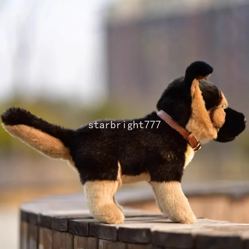 シミュレーション動物ジャーマンシェパードぬいぐるみ リアルな犬人形
