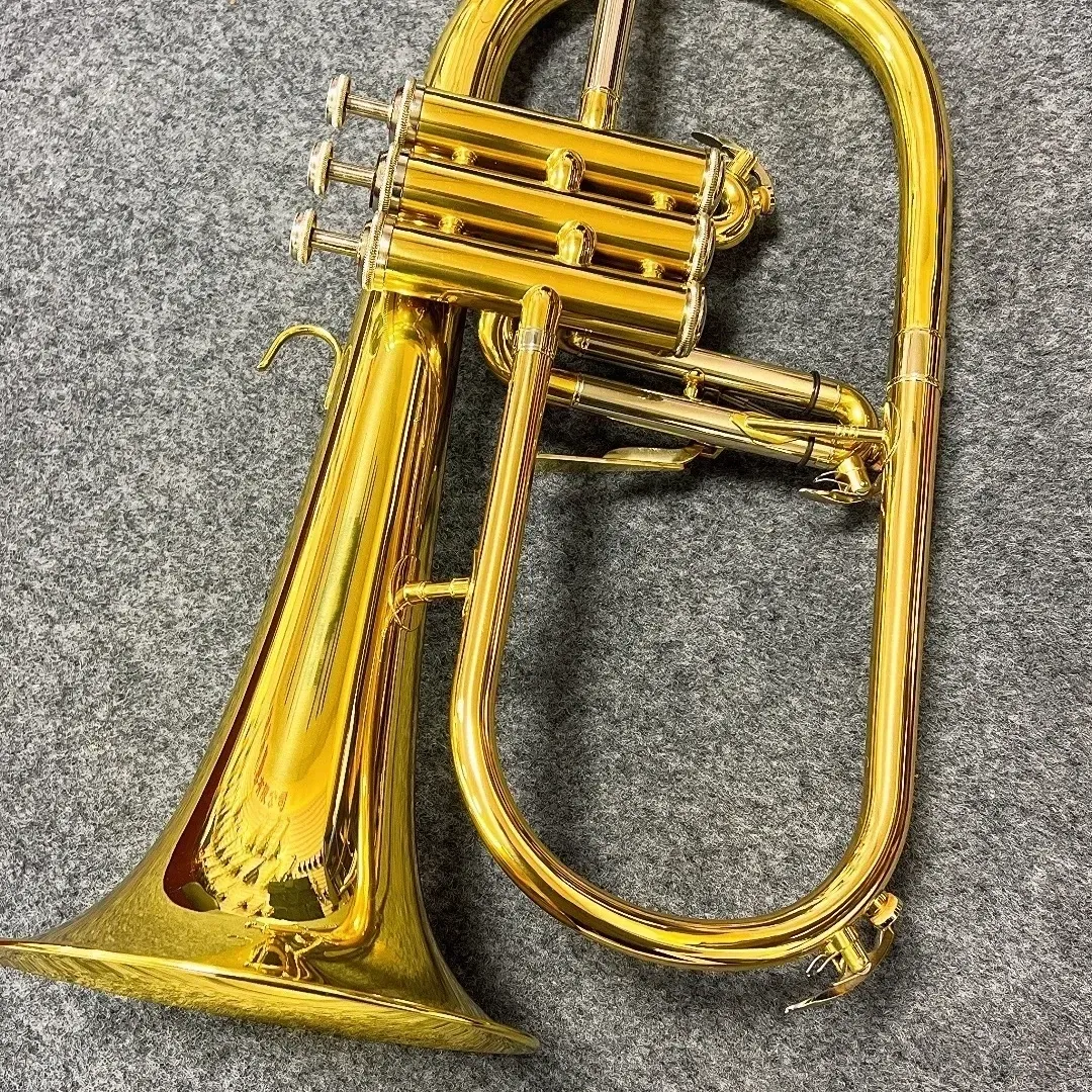 High-quality small trumpet surface electrophoresis golden trumpet in B major musical instrument for performance.