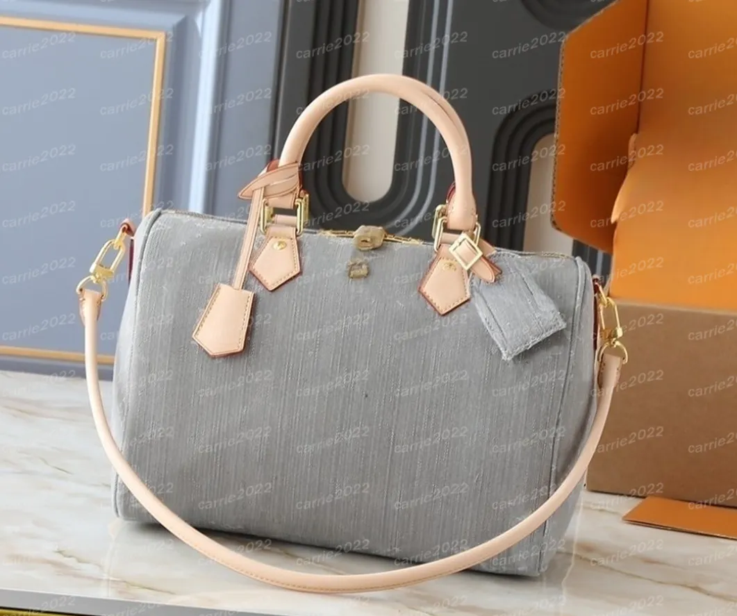 AAA Women Trendy Large Shoulder Bag Designer Weekend... From Carrie2022 ...