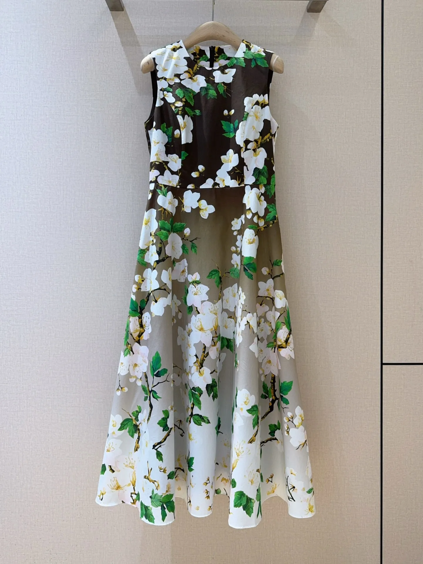 Designer Womens Round Neck Slim Fit Sleeveless Dress - High Version,  Elegant, Medium Length, 2025 New Fresh Green Leaf Flower Print from Dhgate  Basic & Casual Dresses - price 223.37