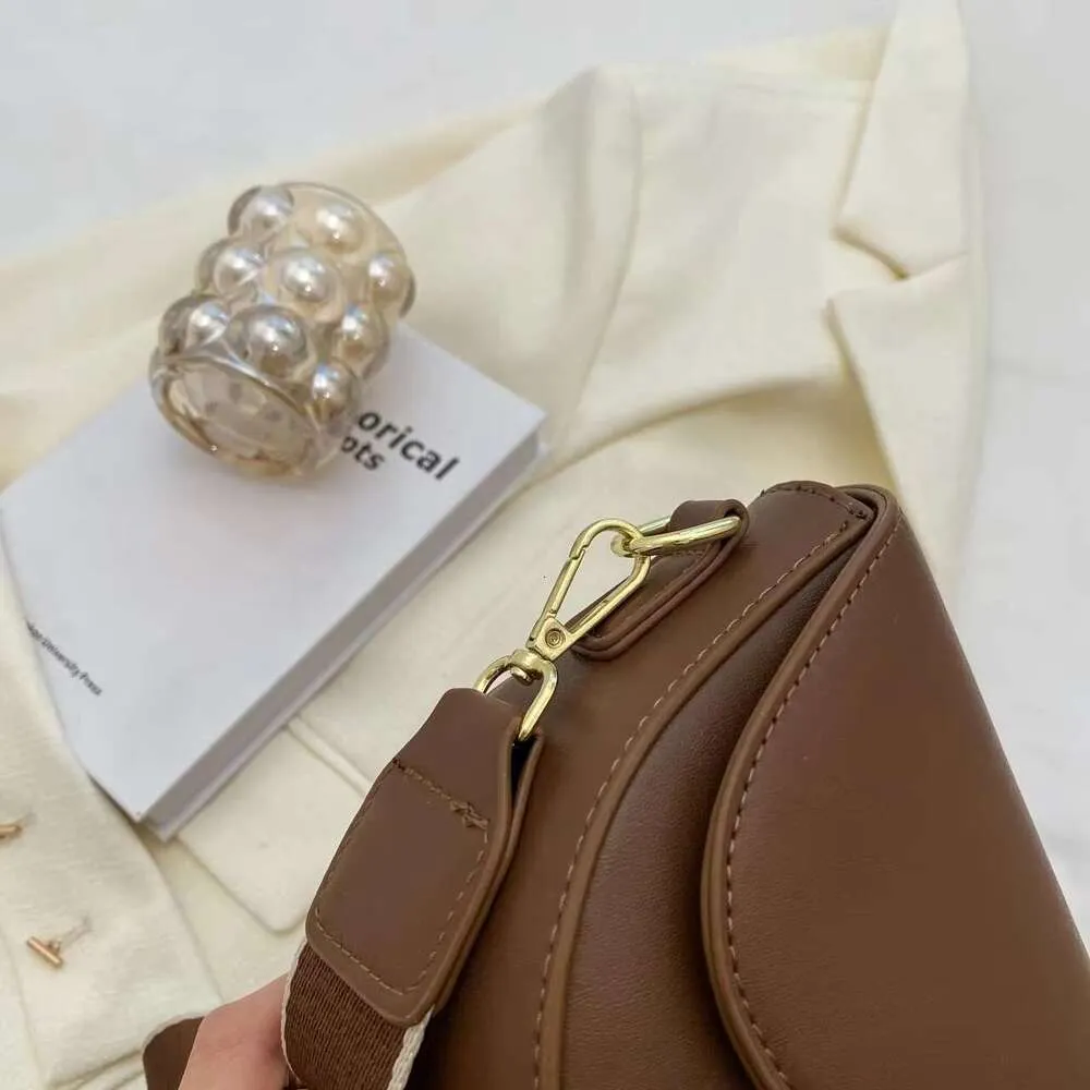 Bolso bandolera tipo sillín para mujer con correas anchas, un elegante bolso bandolera informal de tamaño pequeño para llevar debajo del brazo, ideal para uso diario._voghion.com