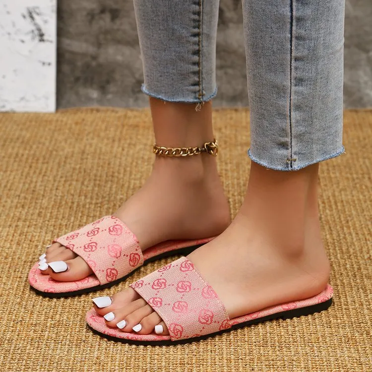 Brand Designer Flat Sandals Women 2025 Summer Retro Wer Print Beach Slippers Woman Plus Size 43 Non Slip Outdoor Slides_vogvips.com