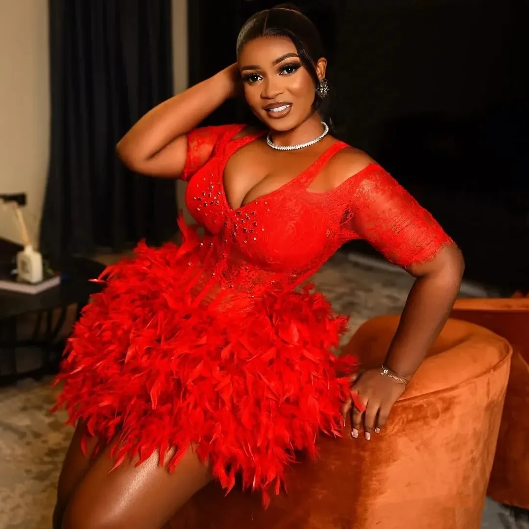 Fashionable Short Red Feather Prom Dresses Rhinestones Beaded Lace Sleeves  Chic Cocktail Party Dress V-neck Sexy Graduation Homecoming Plus Size ...