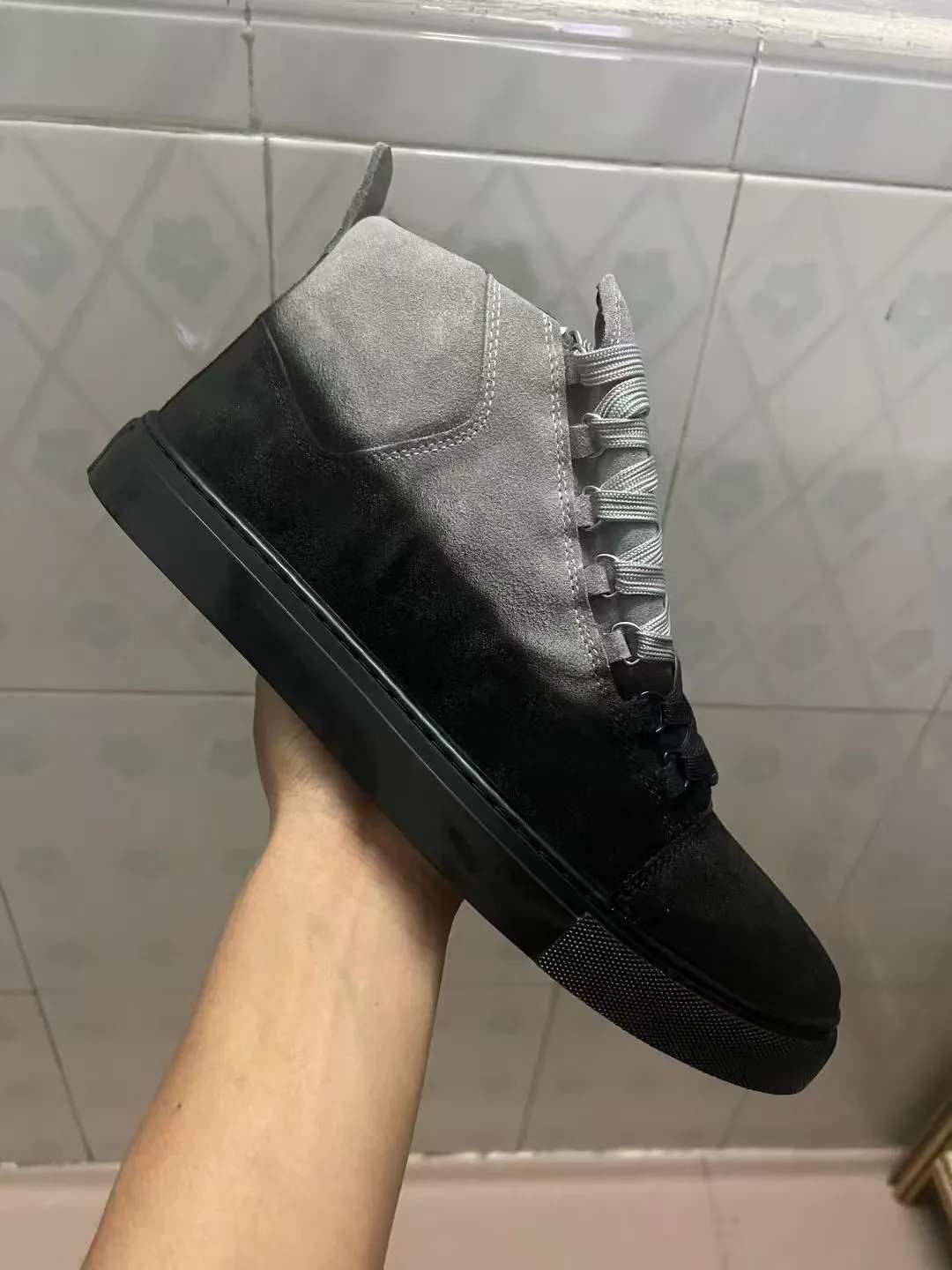 ところとん Bulk Large Size Shoes For Men: High Top Fashion Sneakers In