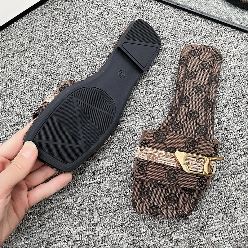 Free Shipping 2026 Summer New Design Large Size Printed Women Fashion Versatile Casual Flat Single Strap Metal Buckle_voghion.com
