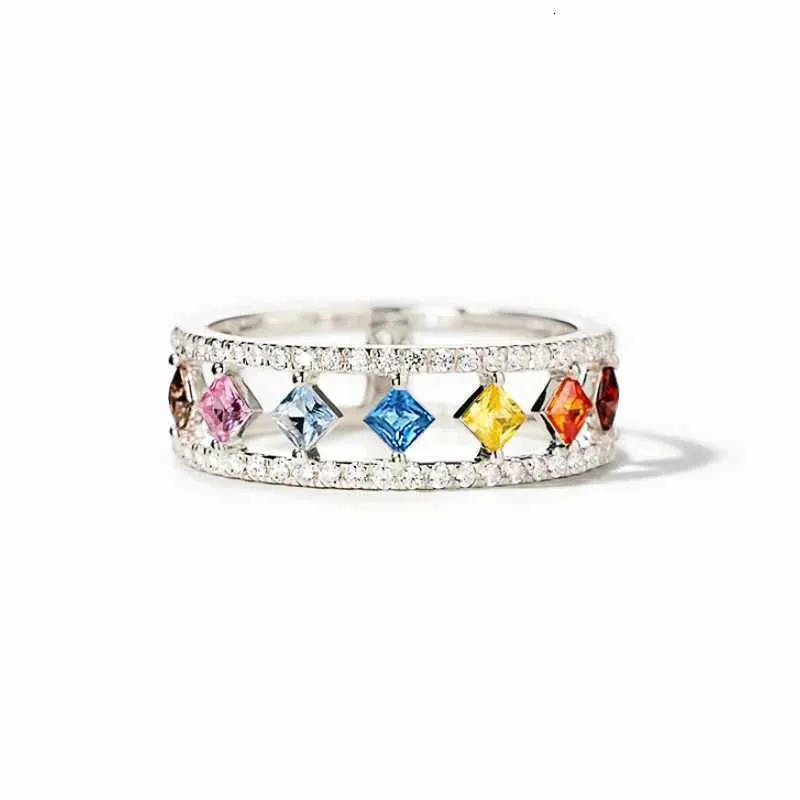 Anillo huitan estilo princesa con circonitas coloridas plata moda_voghion.com