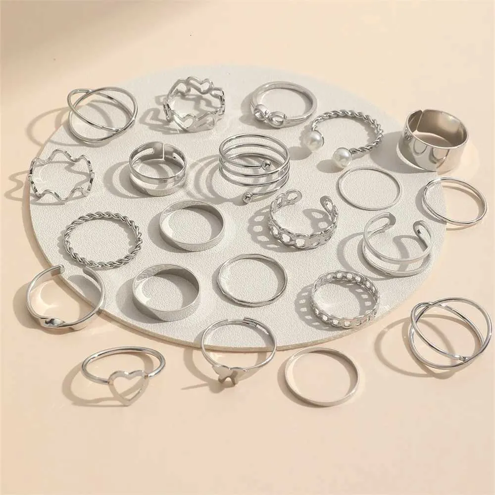 Conjunto de 22 anéis de design geométricos com pérolas_voghion.com