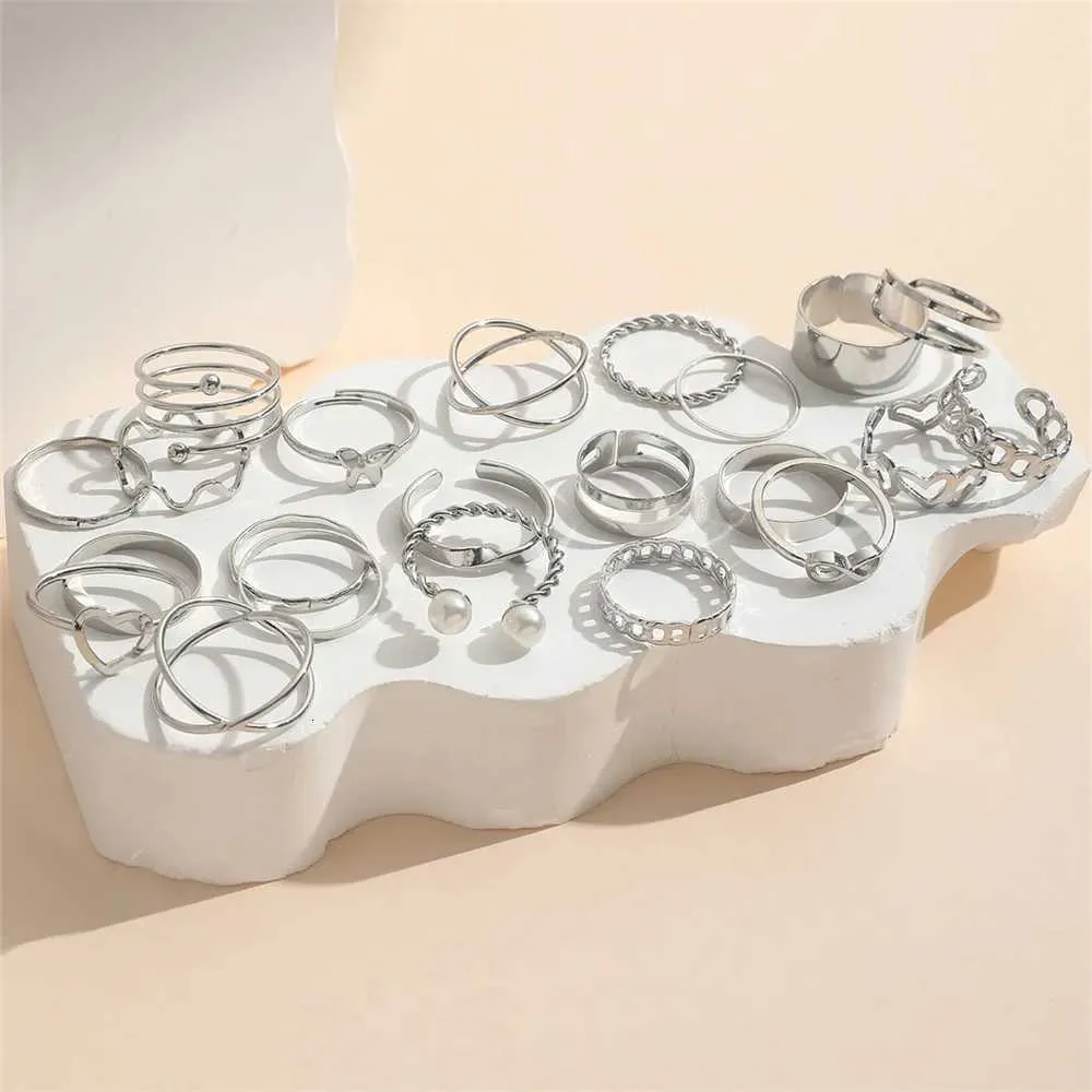 Conjunto de 22 anéis de design geométricos com pérolas_voghion.com