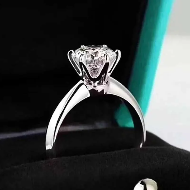 Designer Solitaire Engagement Ring With Moissanite Sterling Silver_voghion.com