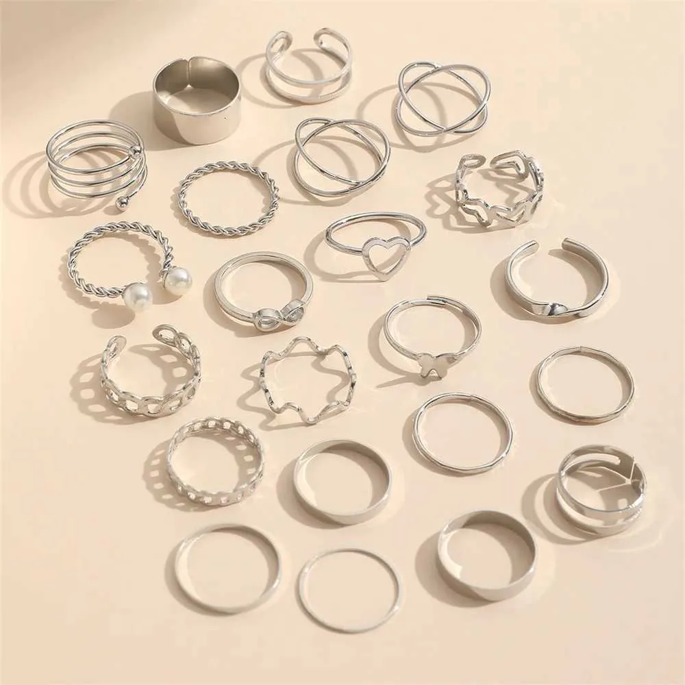 Conjunto de 22 anéis de design geométricos com pérolas_voghion.com