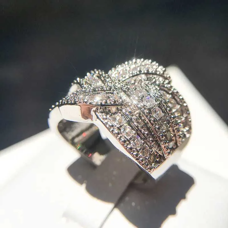 Multi-layered Cross Finger Ring With Zircon For Women Statement_voghion.com