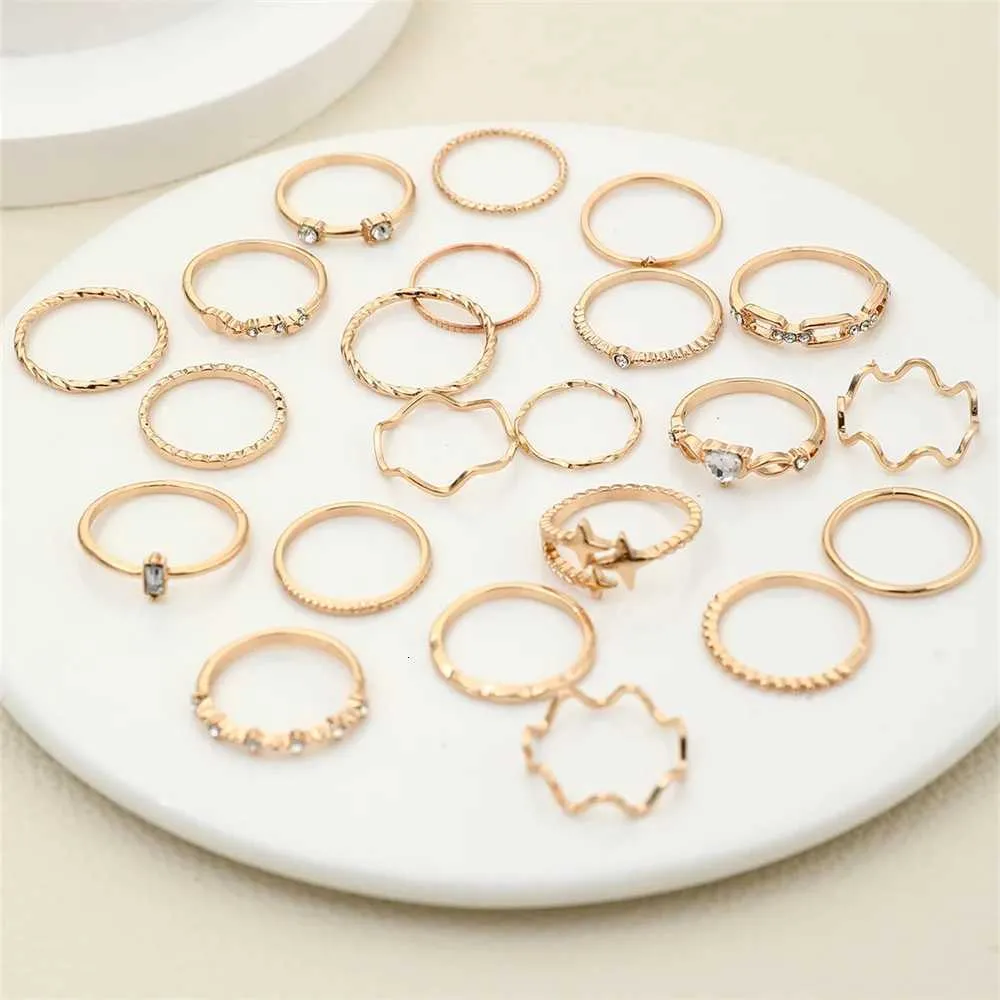 Conjunto de anéis designer geométricos de estrela e coração mulher_voghion.com