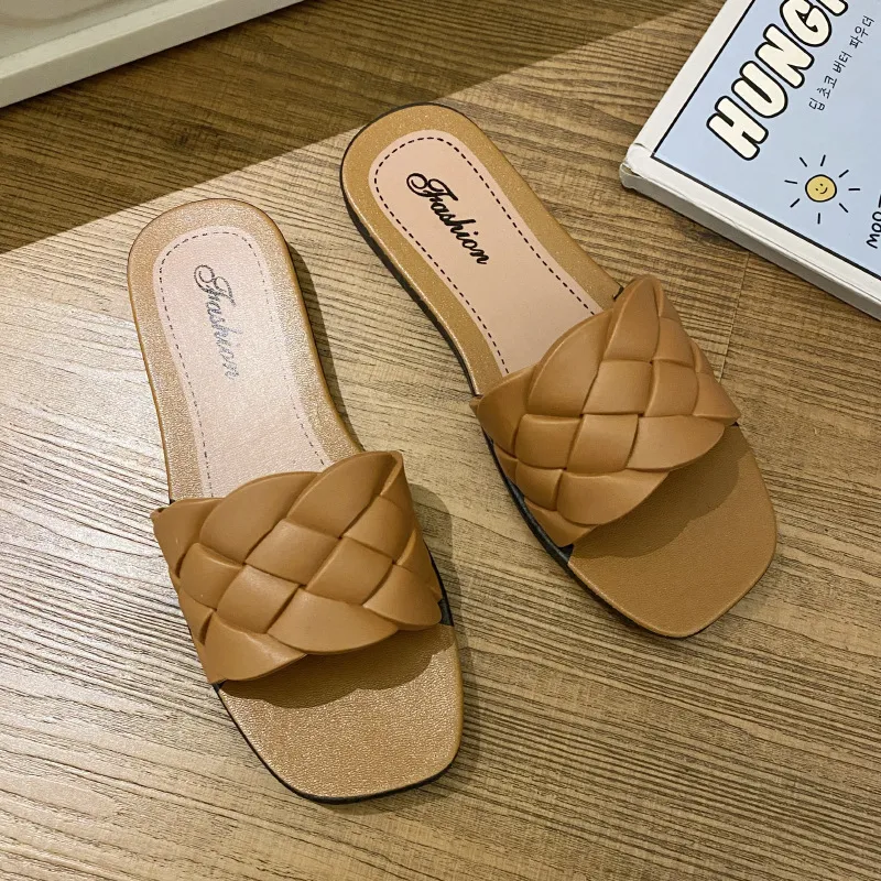 Summer Designer New Woven Diamond Pattern Home Outdoor Versatile Fashion Lightweight Breathable Slippers Anti Slip Wear_voghion.com