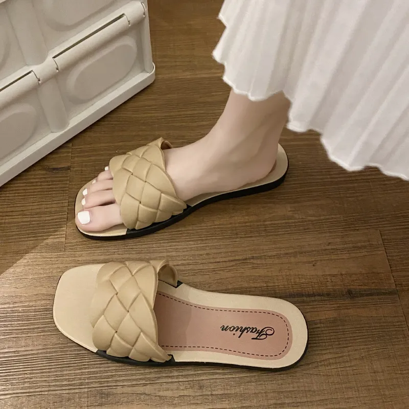 Summer Designer New Woven Diamond Pattern Home Outdoor Versatile Fashion Lightweight Breathable Slippers Anti Slip Wear_voghion.com