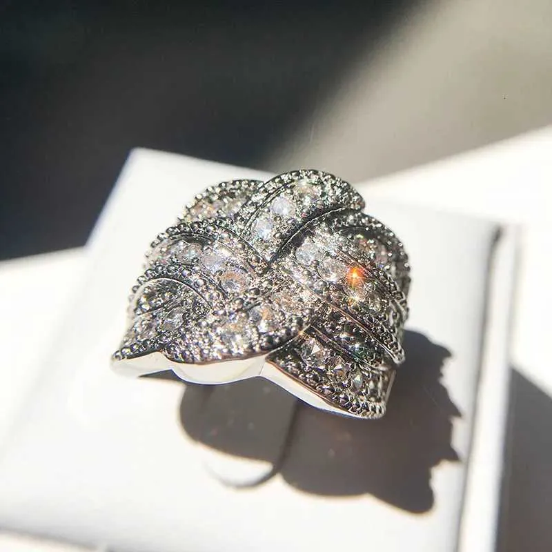 Multi-layered Cross Finger Ring With Zircon For Women Statement_voghion.com