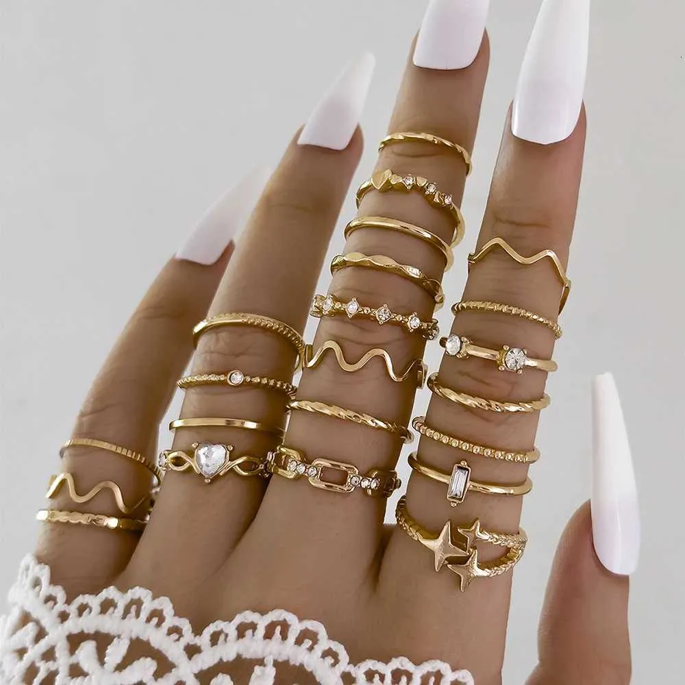 Conjunto de anéis designer geométricos de estrela e coração mulher_voghion.com