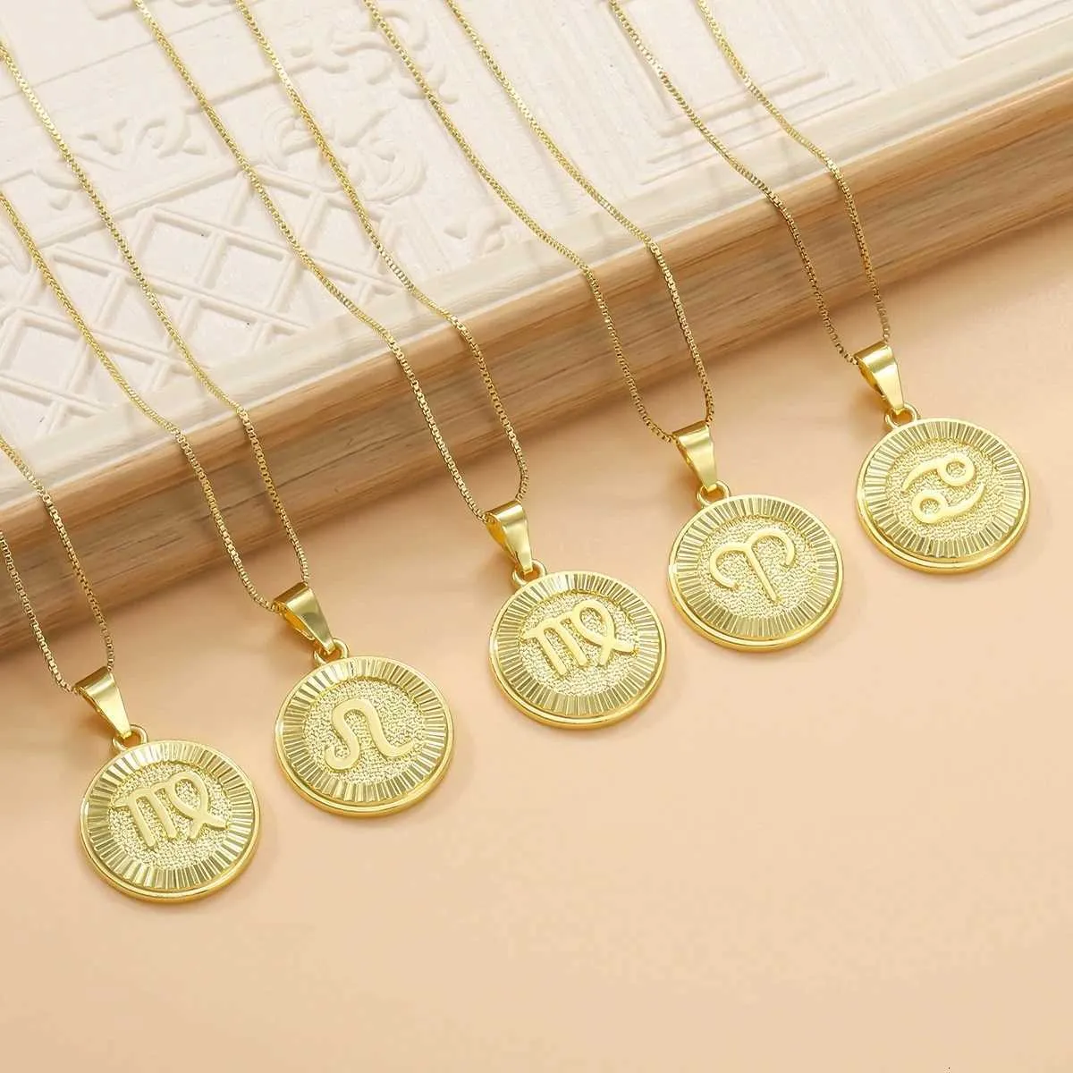Sterrenbeeld medaillon ketting met 18 karaat goudlaag voor dames_voghion.com
