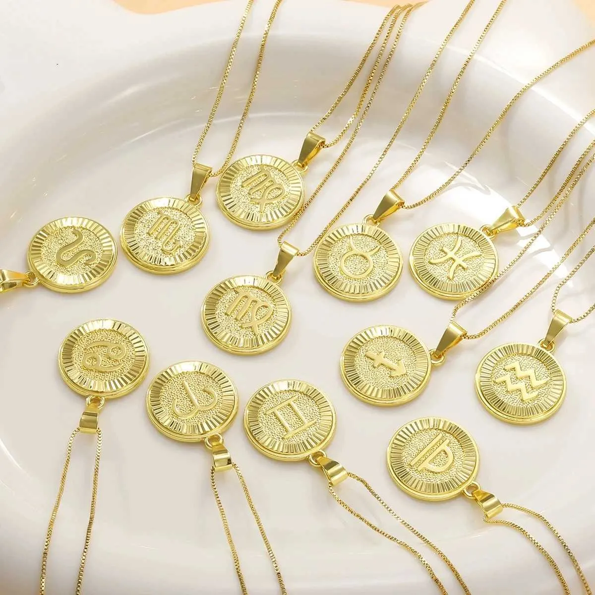 Sterrenbeeld medaillon ketting met 18 karaat goudlaag voor dames_voghion.com