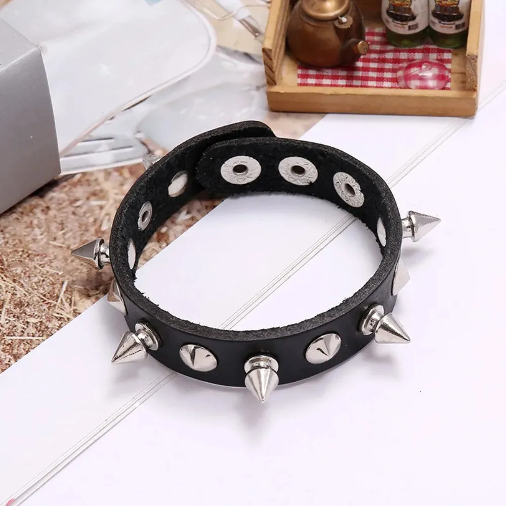 2022 Bracciale con punta alla moda Braccialetti in ecopelle punk Bracciale per ragazza gotica con borchie Bracciale rock per gioielli da donna