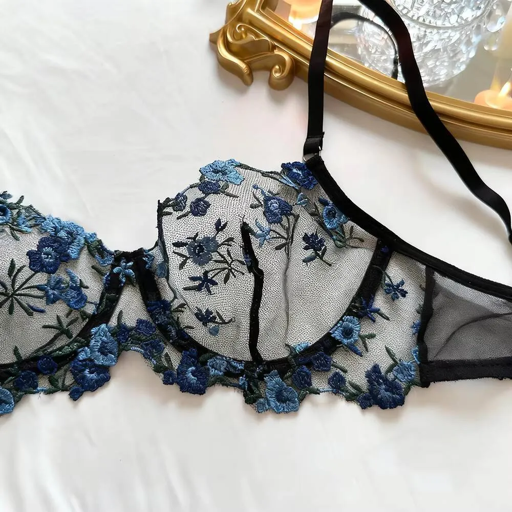 sexy thong lingerie Linda mulher sexy em lingerie elegante Mulher de corpo sexy em lingerie  marrom main image 0