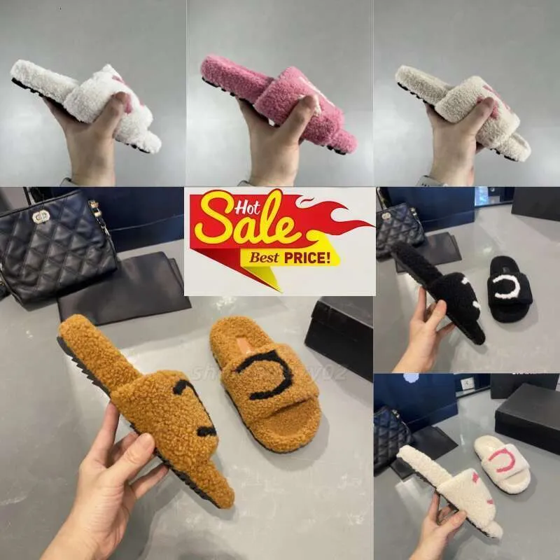 CHYPRE SLIPPERS IN BEIGE LAMB WOOL AND WHITE CALFSKIN