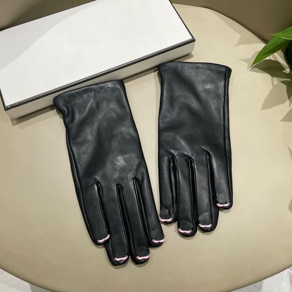 Luxury Five‑Fingers Women’s Winter Leather Gloves – Touch‑Screen, Sheepskin Insulated – 30% Off