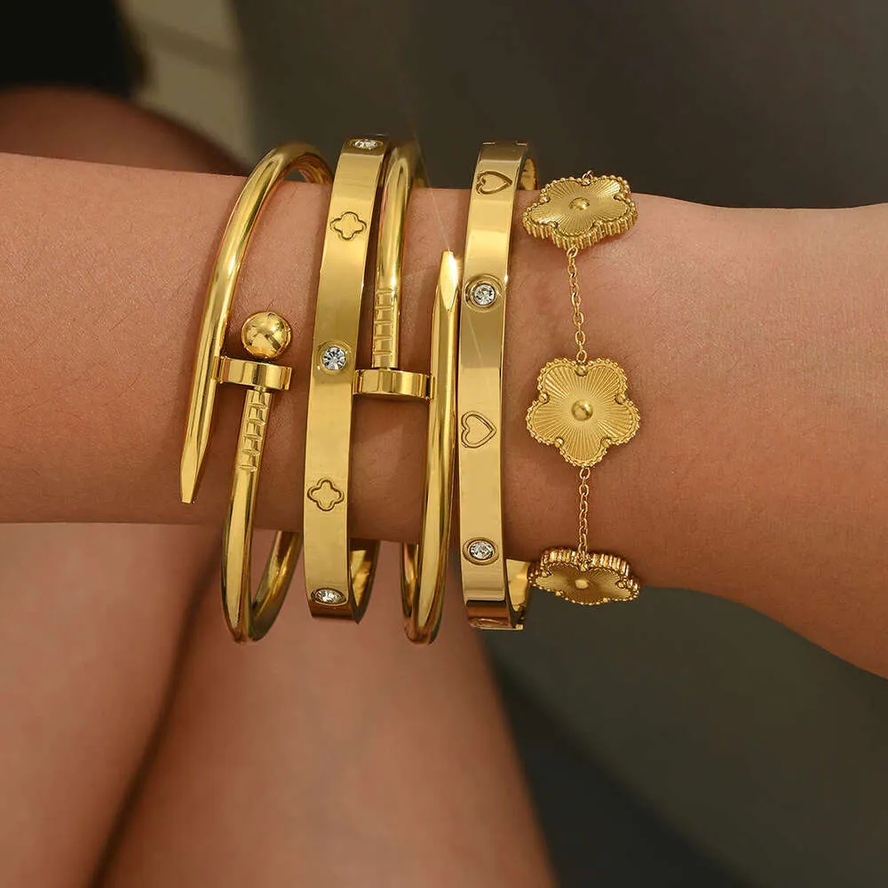 Fashion Stainless Steel Four Clover Gold Non Fading 18K Stud Five Leaf Flower Bracelet Jewelry_voghion.com