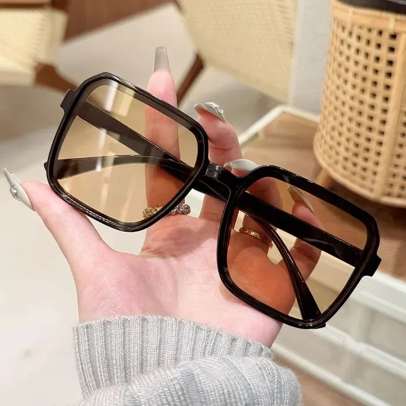 Vintage 70s Oversized Square Sunglasses Women UV400 Plastic Metal Frame Freckles Mark 70s Super Oversize Square Sunglasses for Women  main image 4