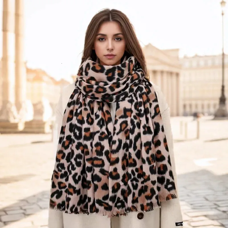 Sciarpa Leopardata Donna Invernale 185x70 Cm - Morbida E Calda Con Frange - Stampa Animalier, Regalo Natale - 2