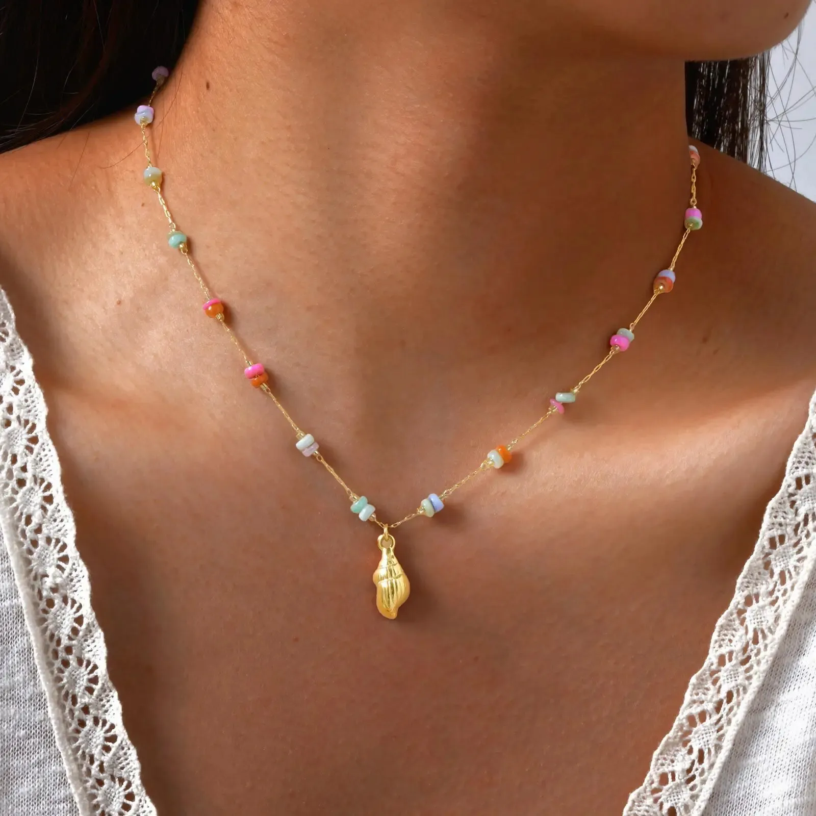 Collana con ciondolo a conchiglia in oro 14 carati, delicato gioiello da spiaggia - Italia