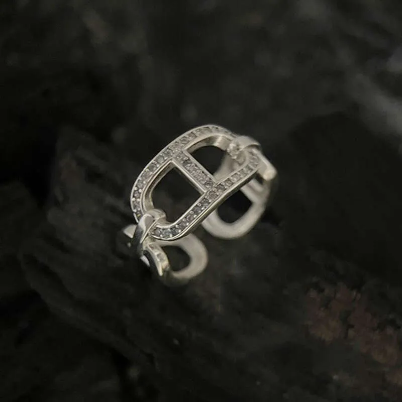 Anello di design con naso di maiale, gioiello minimalista di lusso._voghion.com