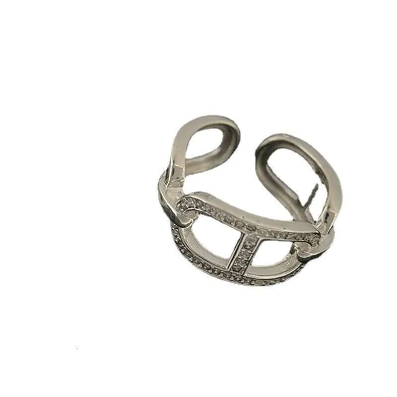Anello di design con naso di maiale, gioiello minimalista di lusso._voghion.com