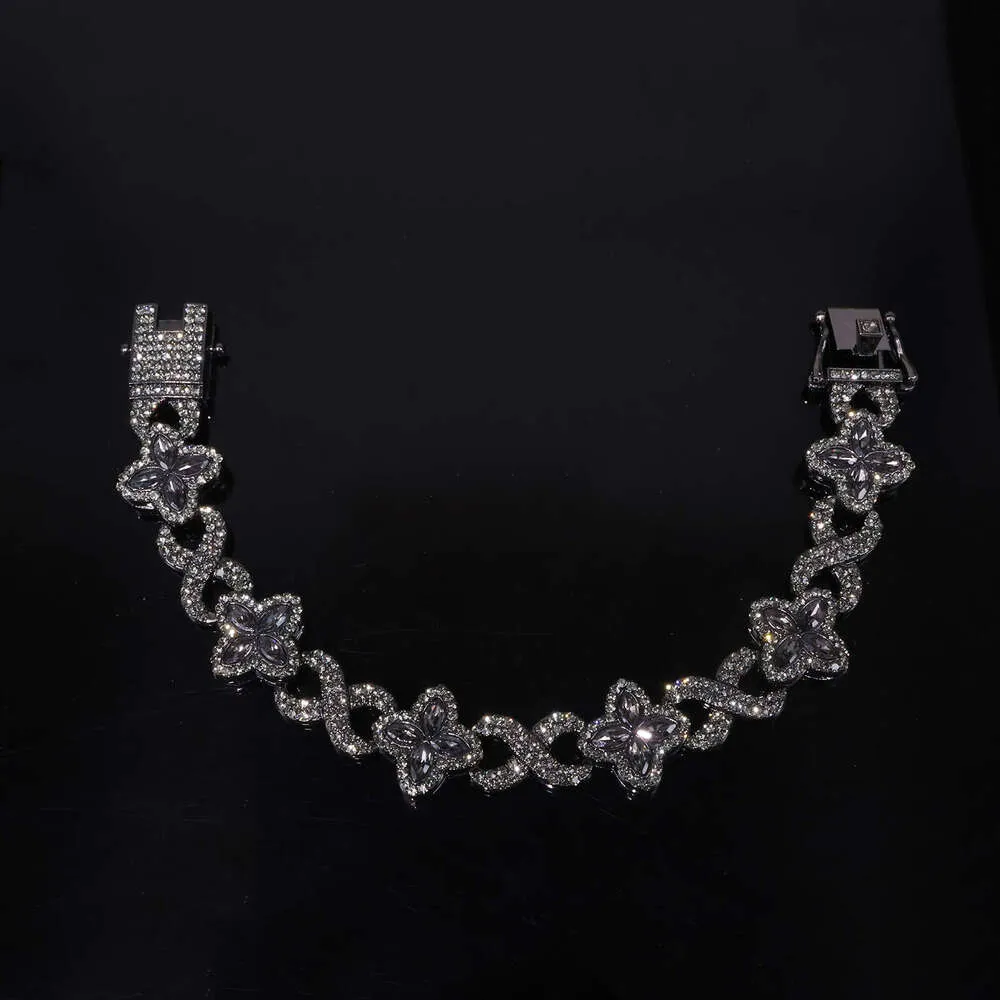 Four-Pointed Star Set Designer Necklace With Colored Diamonds Unique Four-Leaf Clover Design_voghion.com