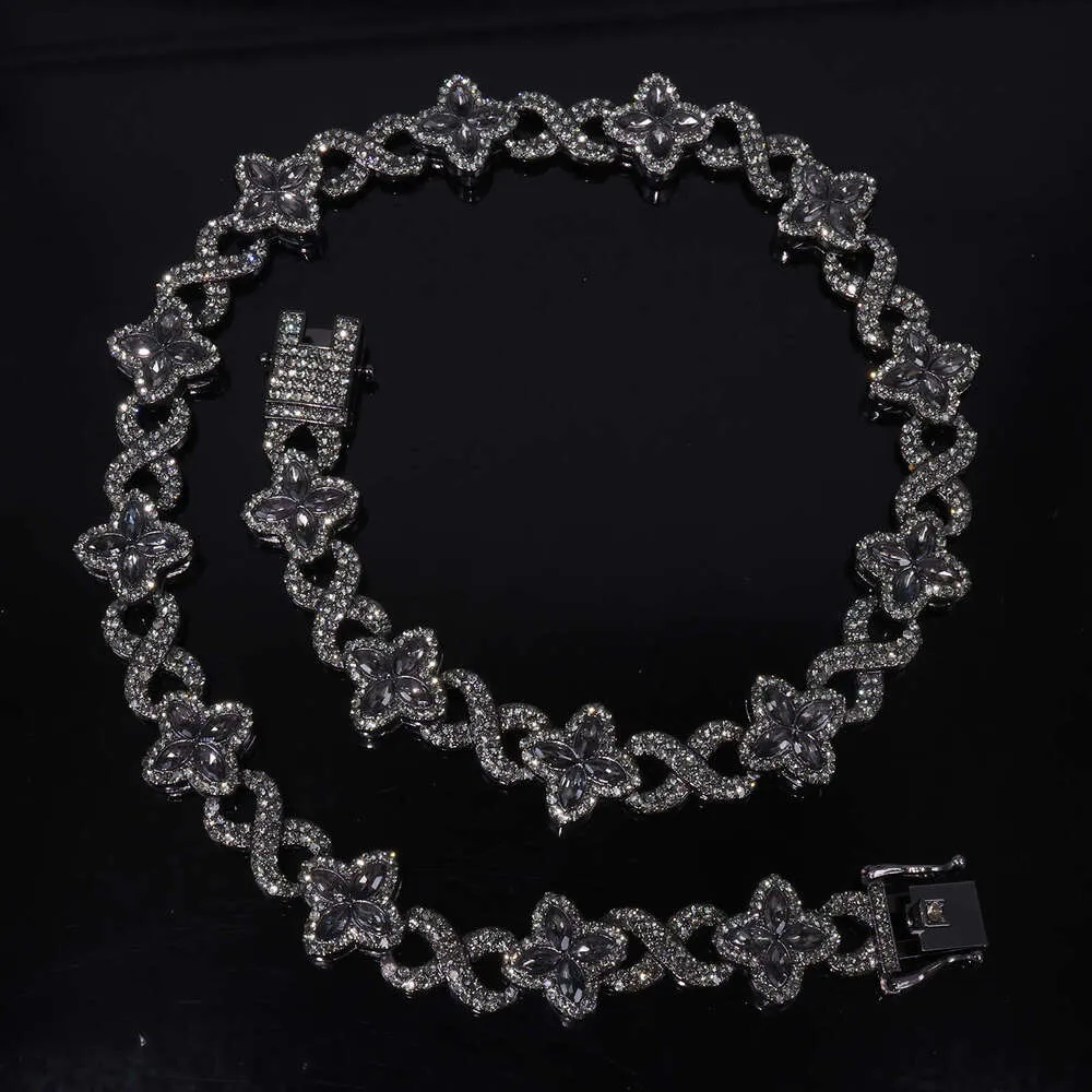Four-Pointed Star Set Designer Necklace With Colored Diamonds Unique Four-Leaf Clover Design_voghion.com