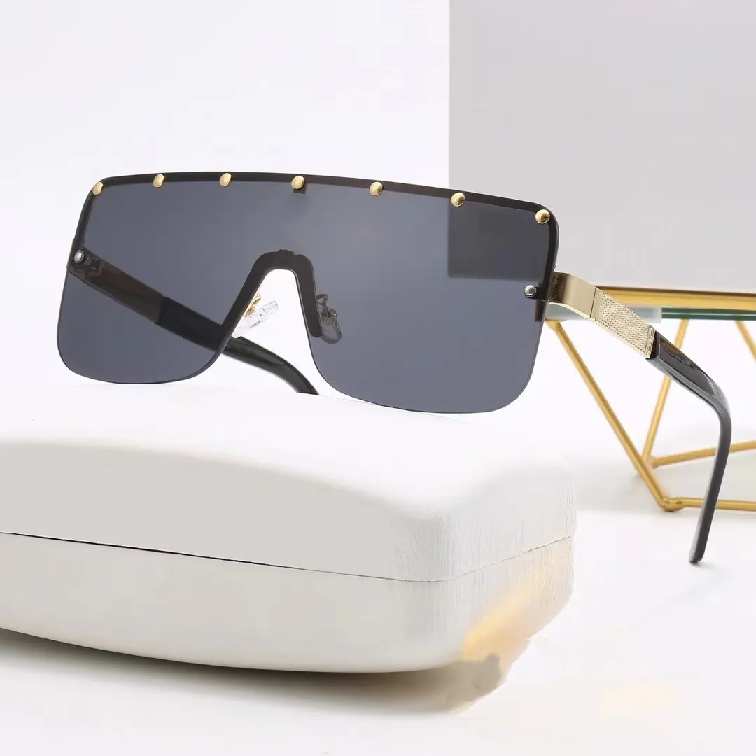 2025 Hot Vintage Designer Sunglasses: Retro Oversized Square  display picture 1