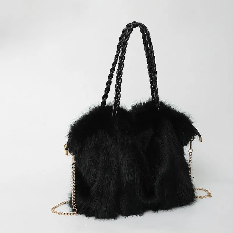 Elegante borsa in pelliccia sintetica per look alla moda e alla moda