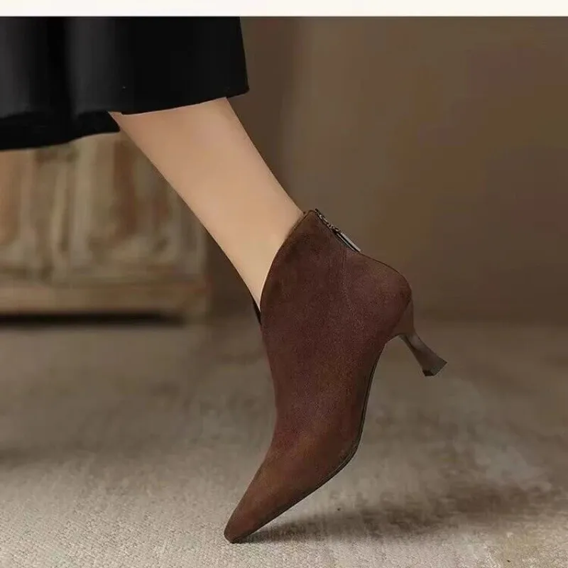 Suède pumps met hoge hakken voor op kantoor, modieuze stilettohakken voor dames, basic pump 250703_voghion.com