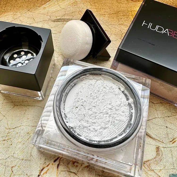 HUDA Beauty Loose Setting Powder Pürüzsüz Makyaj Sonu Için Hafif