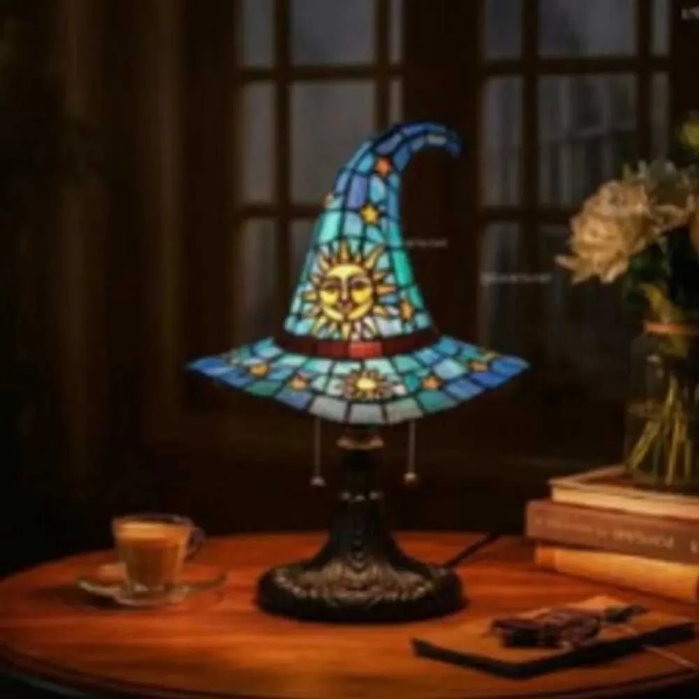 Magical Altar Lamp Witch Hat Lamp – Stained Glass Style Gothic LED Resin Table Light, USB Powered, For Halloween Decor, Bedside Night Light, Fantasy Gift