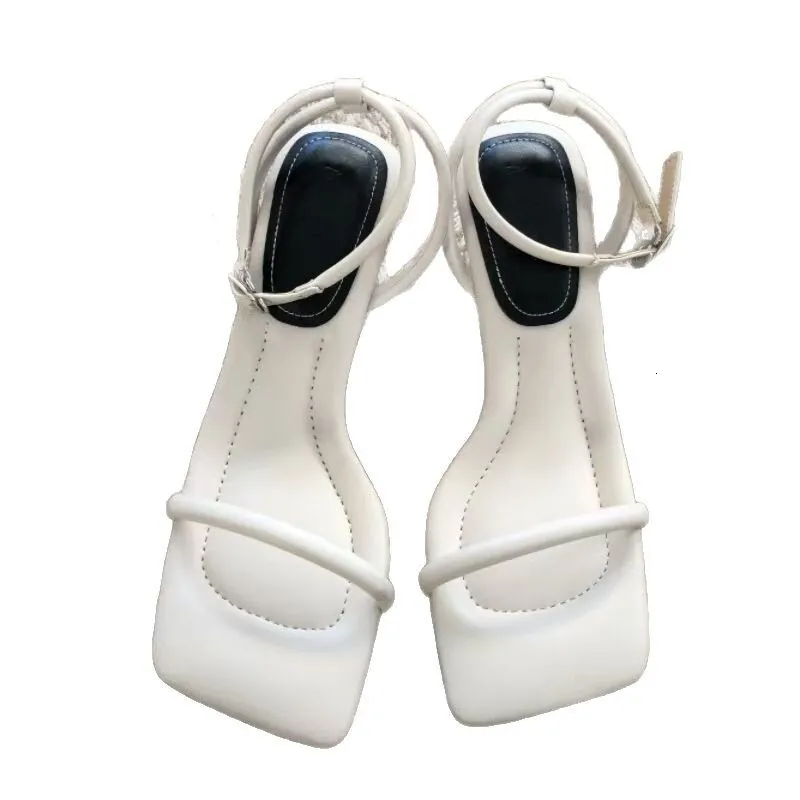 Französische Sandalen mit einem Riemen, gepolstert, für Damen, Sommer, Outdoor, Xin Hao Schuhfabrik 2025, Neues Modell im Feenstil mit eckiger Zehenpartie, hoch_voghion.com