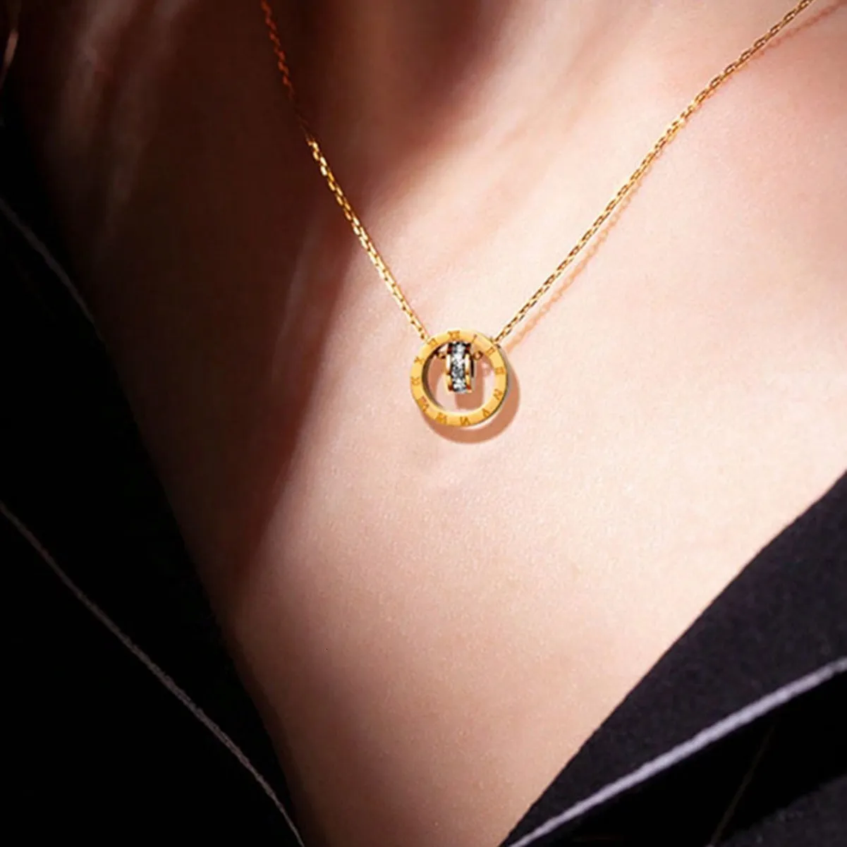 Double Ring Pendant Necklace Fashionable Collarbone Chain For