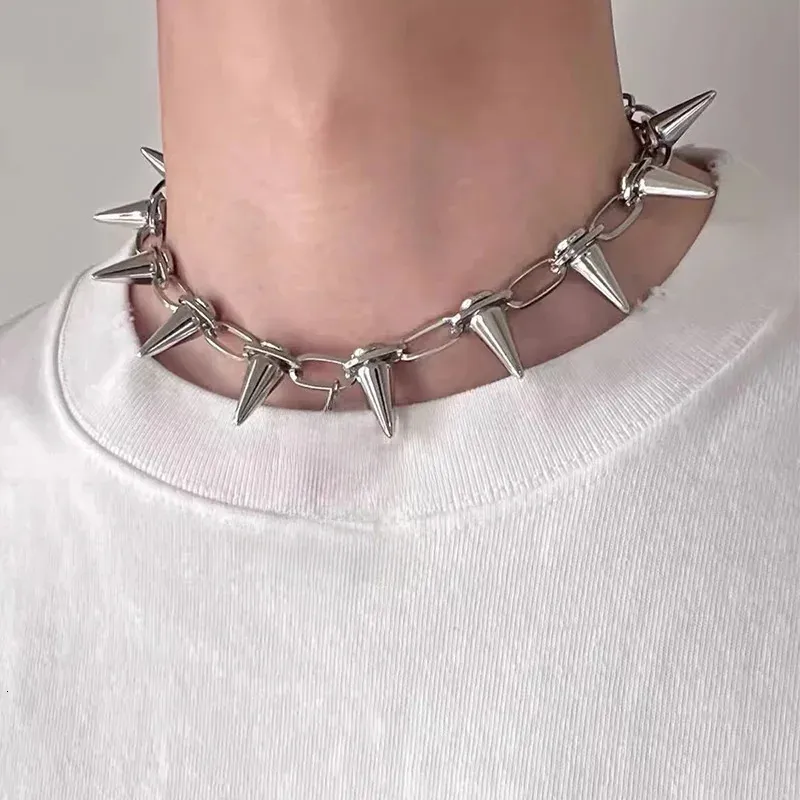 Acquista Collana girocollo in pelle PU nera per donna e uomo, girocollo in pelle PU con borchie, stile punk gotico, stile motociclista in Italia a partire da 2.94