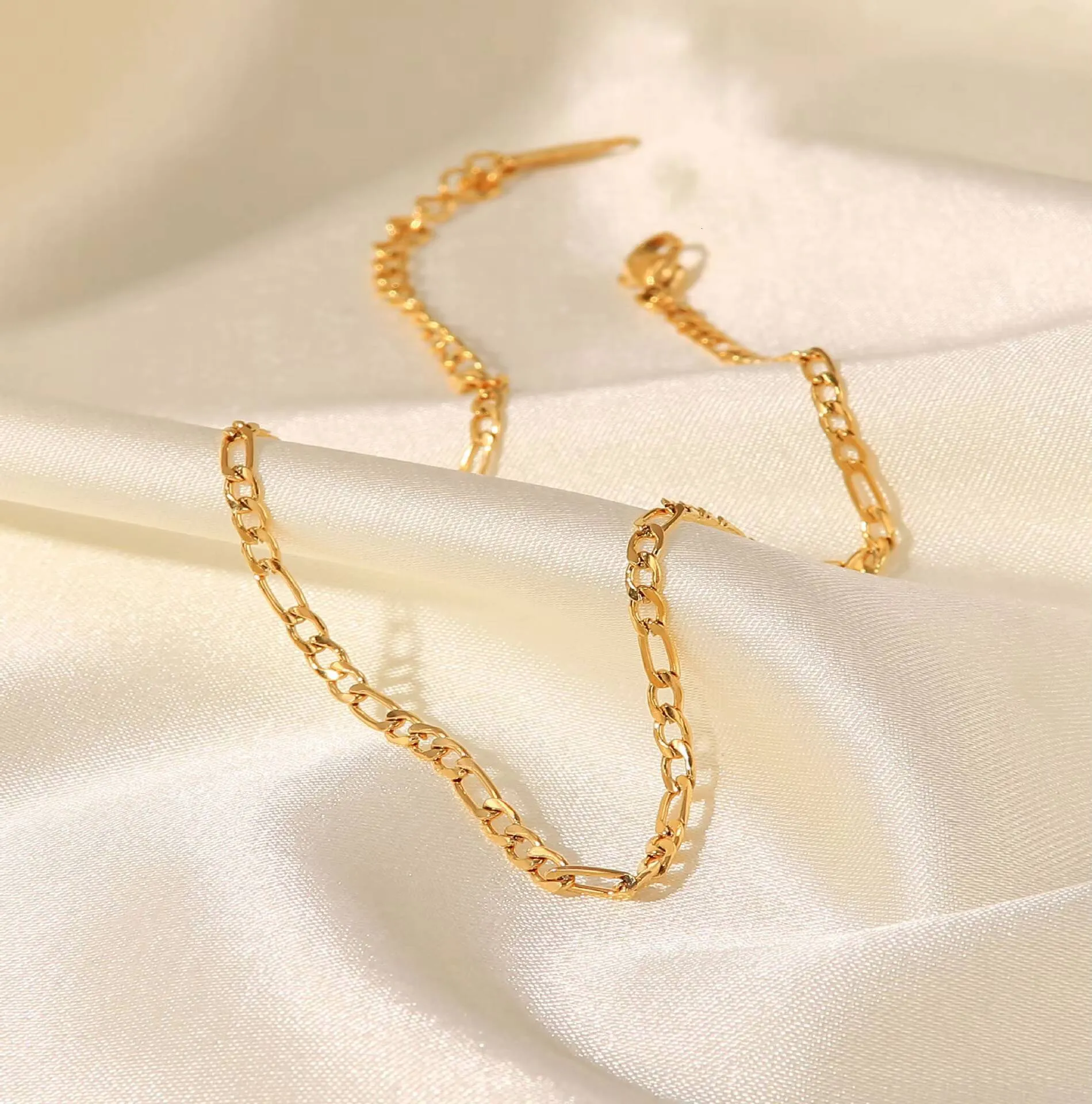 Collana per Mamma con ciondolo piedi bambini placcata in oro 18k Rosa