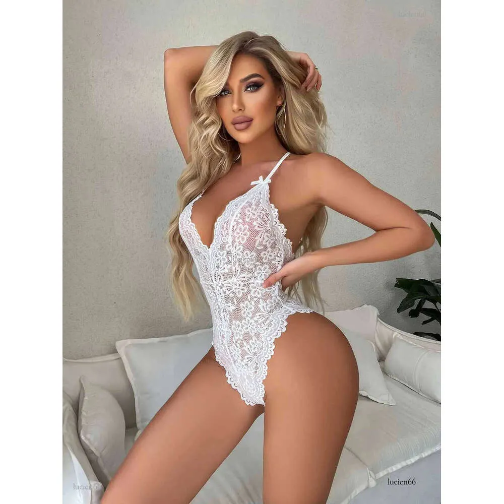 Траннилер бір-біріне сисады Ұсқынсыз кискалар