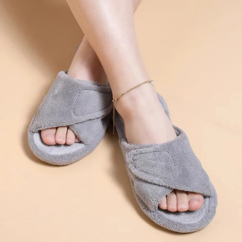 Pantofole da casa da donna Pallene Cross Band in cotone, morbide e antiscivolo, con punta aperta, modello 250723_voghion.com