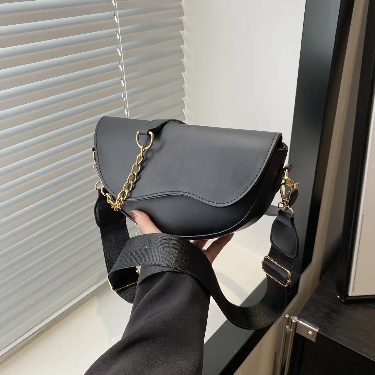 シックな夏のクロスボディバッグ:女性用ファッショナブルな シックな夏のクロスボディバッグ:女性用ファッショナブルな