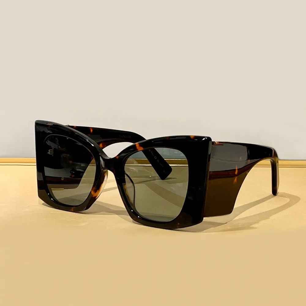 Oversized Black Cat Eye Sunglasses with UV400 Protection and  display picture 3