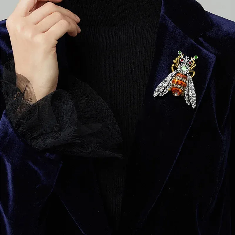 Retro Wing Metalen Pins en Broches Vintage Dubbelkoppige Adelaar Badge Broche Kroon Pak Revers Pin kopen vanaf een prijs van 1.08